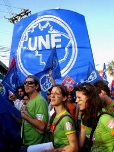 une