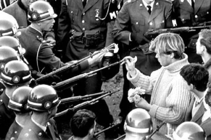 revolução-dos-cravos